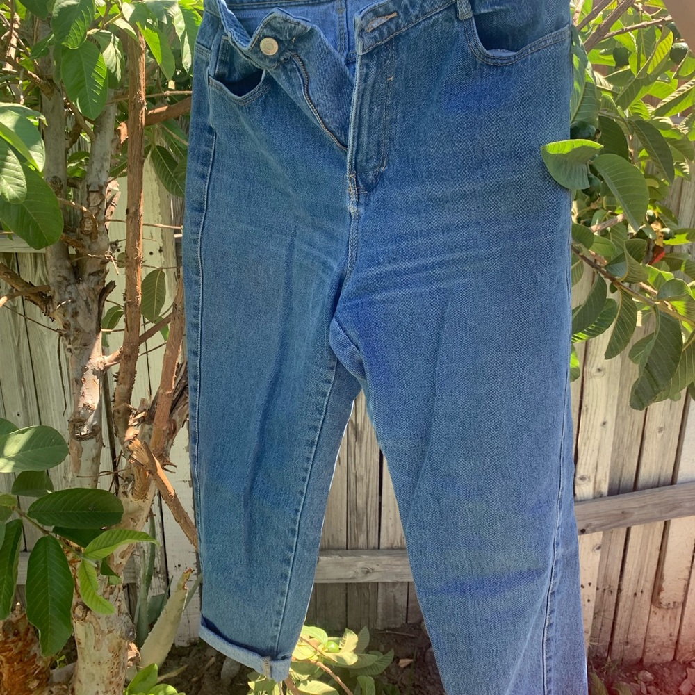 Mom Jeans - Picture 2 of 4